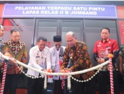 Pj Bupati Jombang Sugiat Meresmikan Ruang Pelayanan Terpadu Lapas II B