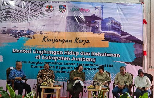 Pj Bupati Jombang Sugiat Meninjau Progres Industri Slag Aluminium Sumobito