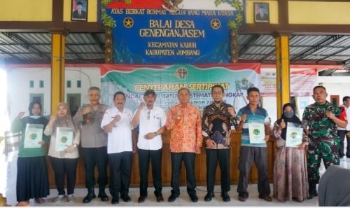 Penyerahan Sertifikat PTSL Desa GenenganJasem Kabuh Oleh PJ Bupati Jombang Sugiat