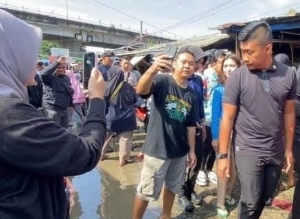 Gibran Sambangi Pasar Kemiri Muka Depok di Dampingi Sang Istri