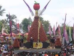 PJ Bupati Jombang Menghadiri Semarak Tumpeng Manggis Desa Jarak Wonosalam