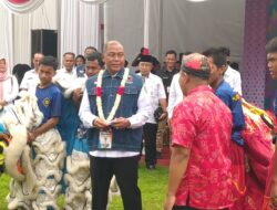 Pj Bupati Jombang Sugiat Melayani Warga Dalam Program BULAGA