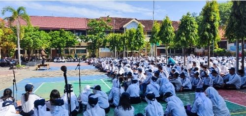 Pembinaan Guru Dan Siswa SMPN 2 Jombang, Pj Bupati Sugiat Berpesan Jangan Suka Nongkrong