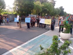 Aliansi Masyarakat Sadar Pemilu Geruduk Kantor KPU dan Polres Jombang
