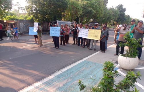 Aliansi Masyarakat Sadar Pemilu Geruduk Kantor KPU dan Polres Jombang
