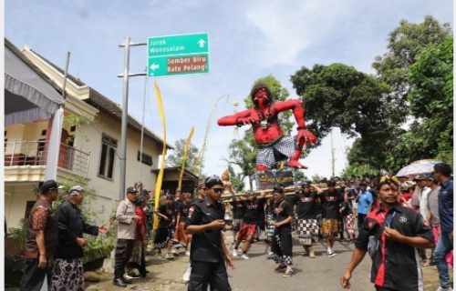 Sambut Hari Raya Nyepi, Pj Bupati Jombang Berangkatkan Tradisi Pawai Ogoh-Ogoh Di Wonosalam
