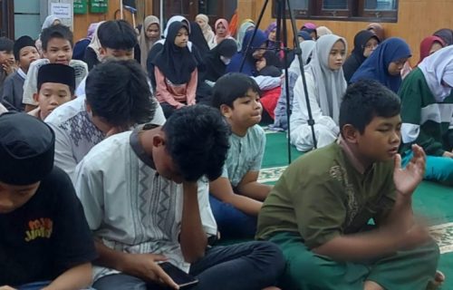 DKM Al Marhamah Beri Santunan Yatim-Piatu