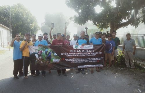 Warga Desa Kuwik Melaksanakan Bulan Bhakti Gotong Royong Ke XXI
