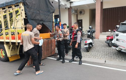 Polres Jombang Gagalkan pengiriman Ratusan botol Miras Antar Kota