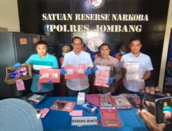 Polisi Ringkus Bandar Narkoba Saat Bersama Pemandu Lagu
