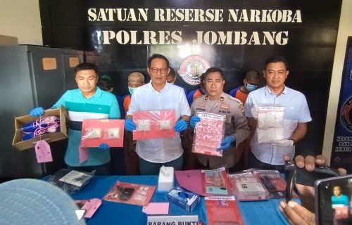 Polisi Ringkus Bandar Narkoba Saat Bersama Pemandu Lagu
