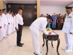 Perpanjangan Masa Jabatan Kades Dan BPD, Pj Bupati Jombang Mengajak Lebih Giat Berinovasi Melayani Masyarakat