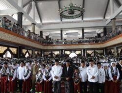 Siapkan Generasi Santri, Pemkab Jombang Wisuda 2.176 Siswa SD/MI Hafidz Al-Quran