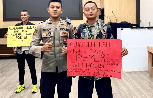 Tekad Bulat Anak Penjual Rempeyek di Jombang Membawanya Lolos Jadi Polisi
