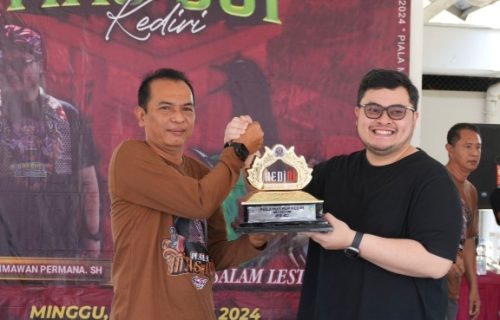 Bupati Kediri Hanindhito Himawan Pramana membuka perlombaan burung berkicau