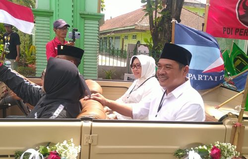 Hj.Mundjidah Wahab Serta Sumrambah Resmi Daftar Calon Bupati Dan Wakil Bupati Jombang