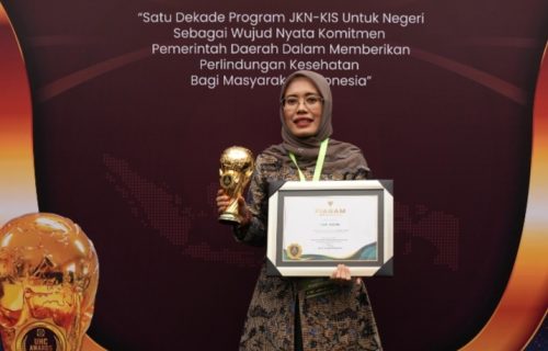 Bupati Kediri Raih Penghargaan Universal Healt Coverage (UHC) Award 2024