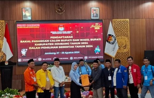 Pasangan Warsubi dan KH Salmanudin Yazid (WarSa) Menjadi Bakal Calon Kedua Yang Resmi Mendaftar ke KPU