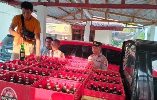 Polsek Kabuh Jombang Gagalkan Pengiriman Ratusan Botol Miras Berbagai Merk Antar Wilayah