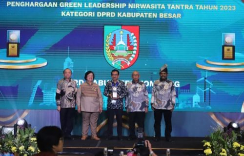 Jombang Mendapatkan Penghargaan Green Leadership “Nirwasita Tantra