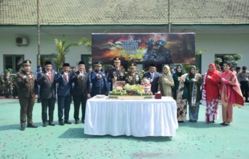 PJ Bupati Jombang Hadir Pada Peringatan HUT TNI Ke 79 Di Kodim 0814