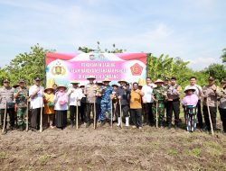 Wujudkan Ketahanan Pangan, Polres Jombang Bersama Forkopimda Tanam Jagung di Kecamatan Tembelang