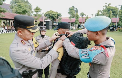 Pastikan Kamtibmas Aman dan Kondusif, Kapolres Jombang Pimpin Apel Pergeseran Personel ke TPS
