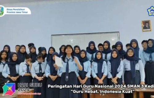 Memperingati Hari Guru, SMA 3 Kota Kediri menyelenggarakan Acara Penuh Makna