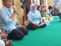 Ditengah Kesibukan Kampanye, Supian Suri Sempatkan Melayat