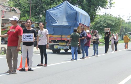 Seniman Utara Brantas Bakti Sosial Korban Banjir Wilayah Kesamben