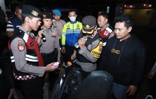 Tujuh Remaja yang Pesta Miras dan Ratusan Botol Miras Berbagai Merk, Diamankan Tim Patroli Gabungan Polres Jombang