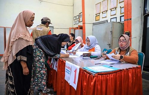 Pantau Penyaluran Bansos dan PKH Tahap III dan IV di Hari Pertama, Pemkot Kediri Pastikan Semua Aman dan Tepat Sasaran