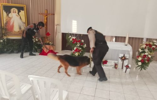 Jelang Misa Natal, Polres Jombang Lakukan Sterilisasi Gereja
