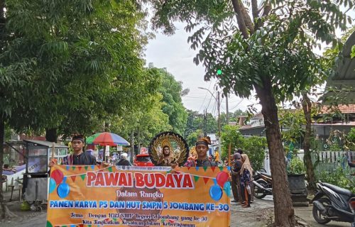 HUT ke-30 SMP Negeri 5 Jombang Mengadakan Pawai Budaya