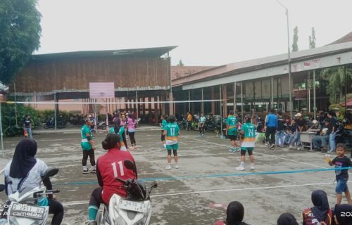 SMA Darul Ulum 3 Peterongan Menggelar Turnamen Bola Voli Trivico 2025