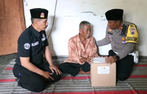 Polres Mojokerto Kota Santuni Keluarga Korban Meninggal Akibat Miras Oplosan