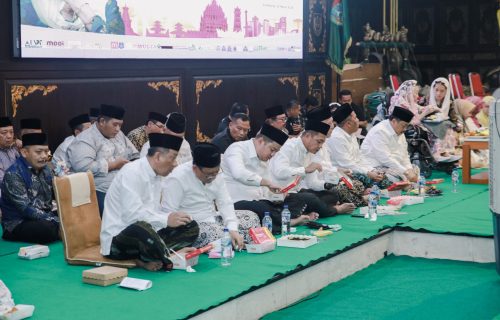 Kapolres Jombang dan Forkopimda Makan Sahur Bersama Masyarakat
