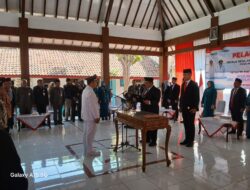 Bupati Jombang H.warsubi Melantik Kades Antar waktu Mojokrapak