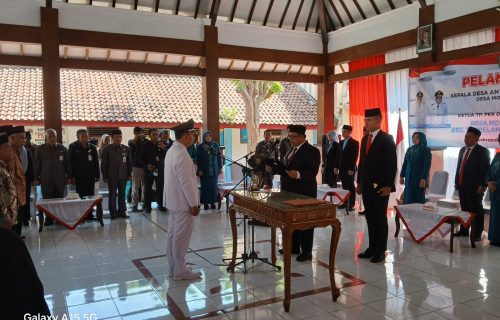 Bupati Jombang H.warsubi Melantik Kades Antar waktu Mojokrapak