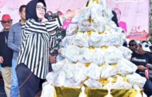 Bupati Sukoharjo Buka Acara Grebeg Syawalan di Makam Bakalan