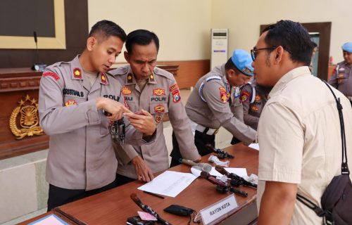 Cegah Penyalahgunaan, Wakapolres Jombang Pimpin Langsung Pemeriksaan Senpi dan Amunisi
