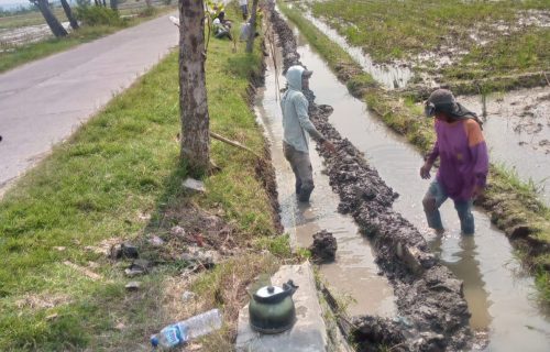 Di Duga Proyek Siluman, Pengerjaan Tembok Penahan Tanah di Karangmojo Plandaan