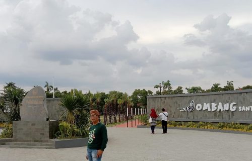 Kenapa Bupati Terkesan Memaksakan Kalimat The Rood Of Java
