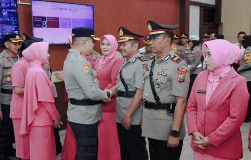 Rotasi Jabatan, Kapolres Jombang Pimpin Upacara Sertijab Kasat Resnarkoba dan Kapolsek Jajaran