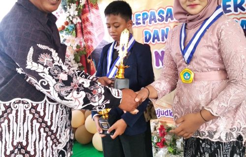 SDN Plosogenuk 2 Tumbuhkan Generasi Berakhlak dan Berprestasi: 100% Lulusan Lolos Sekolah Negeri