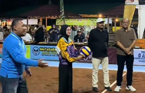 Wali Kota Kediri Vinanda Prameswati Membuka Turnamen Bola Voli Wali Kota Cup 2025