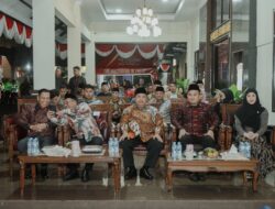 Pagelaran Wayang Kulit dan Campursari Meriahkan Hari Bhayangkara ke-79 di Jombang