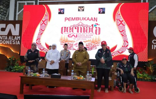 Wonosalam Jadi Saksi Semangat Cinta Alam, Khofifah dan Warsubi Tekankan Pendidikan Karakter