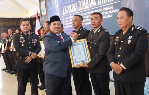 Tasyakuran Hari Bhayangkara ke-79, Polres Jombang Berikan Penghargaan kepada Bupati, Dandim dan Pemenang Lomba