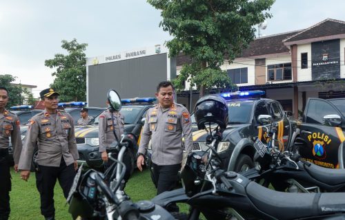 Kesiapan Pengamanan Pengesahan Warga Baru PSHT, Kapolres Jombang Periksa Kendaraan Dinas dan Kelengkapan